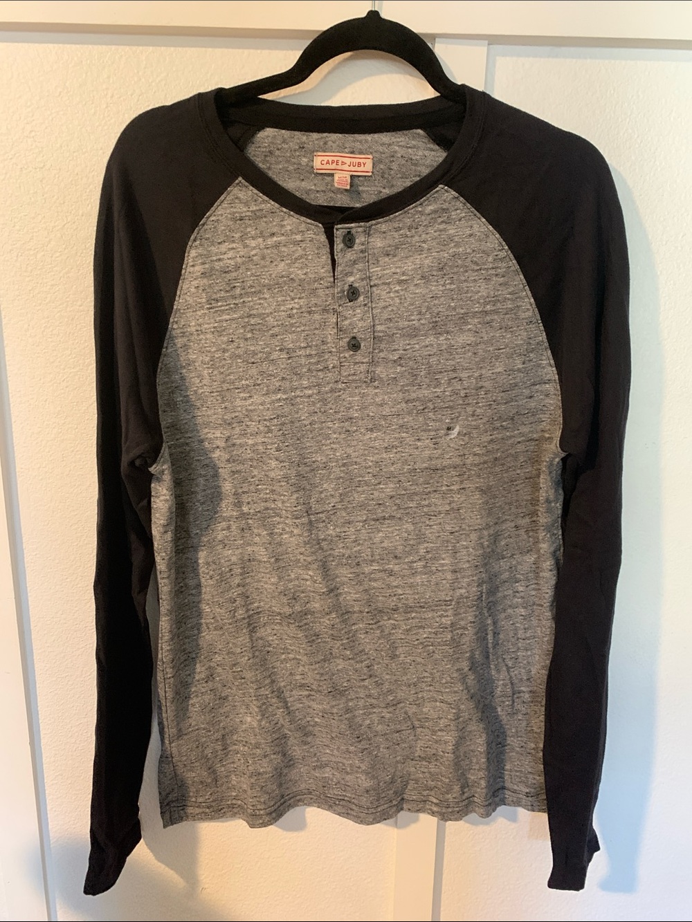 Cape Juby Gray and Black Long-Sleeve Henley